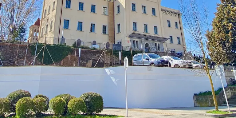 El Consell d'Infants i l'Amisol impulsen la pintada col·lectiva d'un mural amb els alumnes de 3r a 6è de primària