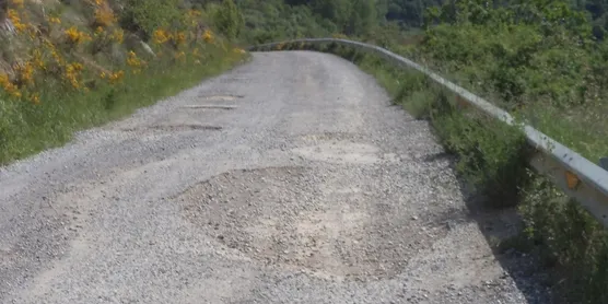 Els veïns de Vilanova de Banat demanen l'arranjament de la carretera