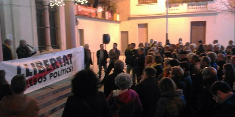 Al voltant de 200 persones tornen a demanar la llibertat dels presos polítics
