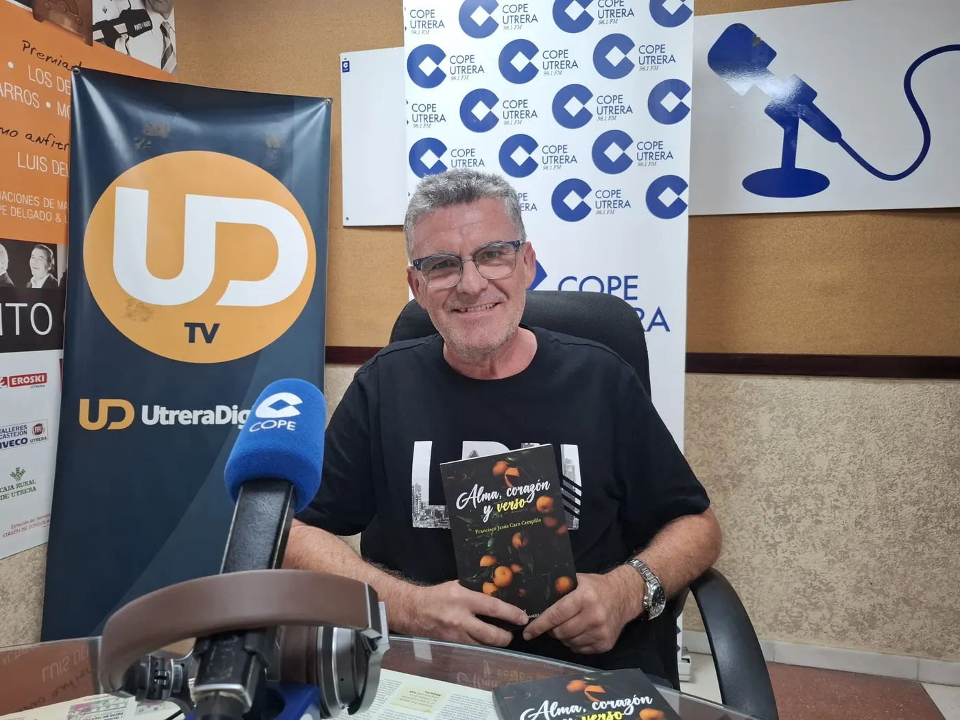 Francisco Jesús Caro nos cuenta los detalles de su libro 'Alma, corazón y verso'