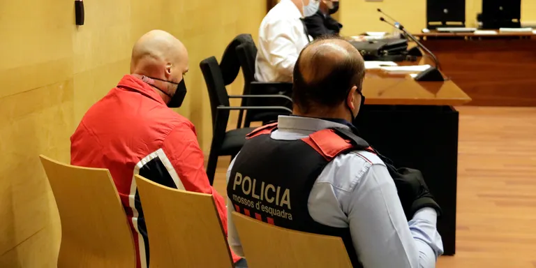 Escullen el jurat i comença el judici contra l'acusat d'assassinar la mare a Sils i cobrar la pensió