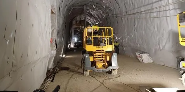 Les obres a la via del tren a Roda de Berà continuen