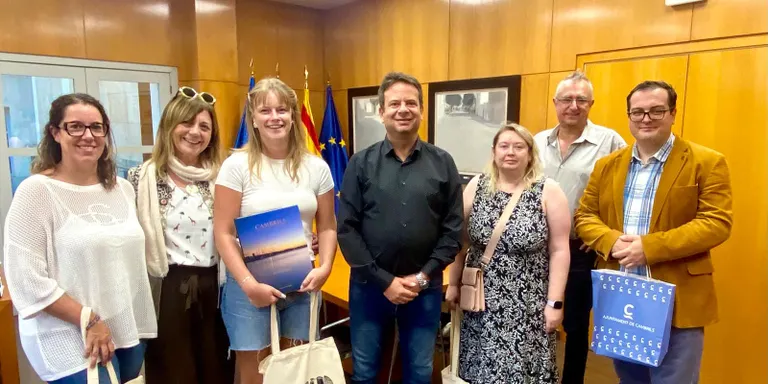 L’Ajuntament de Cambrils rep un grup de docents de Polònia i Suècia acollits per l’Escola Guillem Fortuny