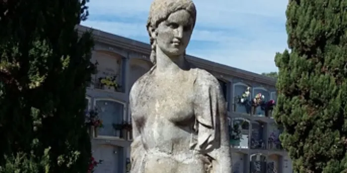 La família de Joan Colom dóna una escultura a l'Ajuntament