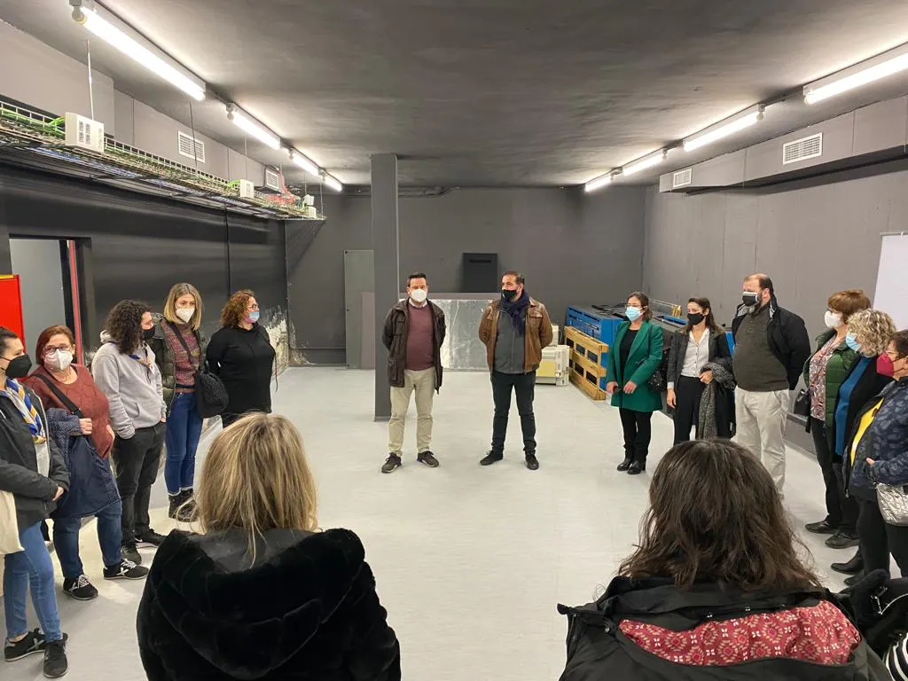 L’Ajuntament de Cambrils lliura les claus del nou local de l’Eixample Platja a les entitats del barri