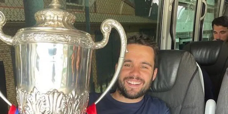 Jonatan Giráldez renova fins al 2024