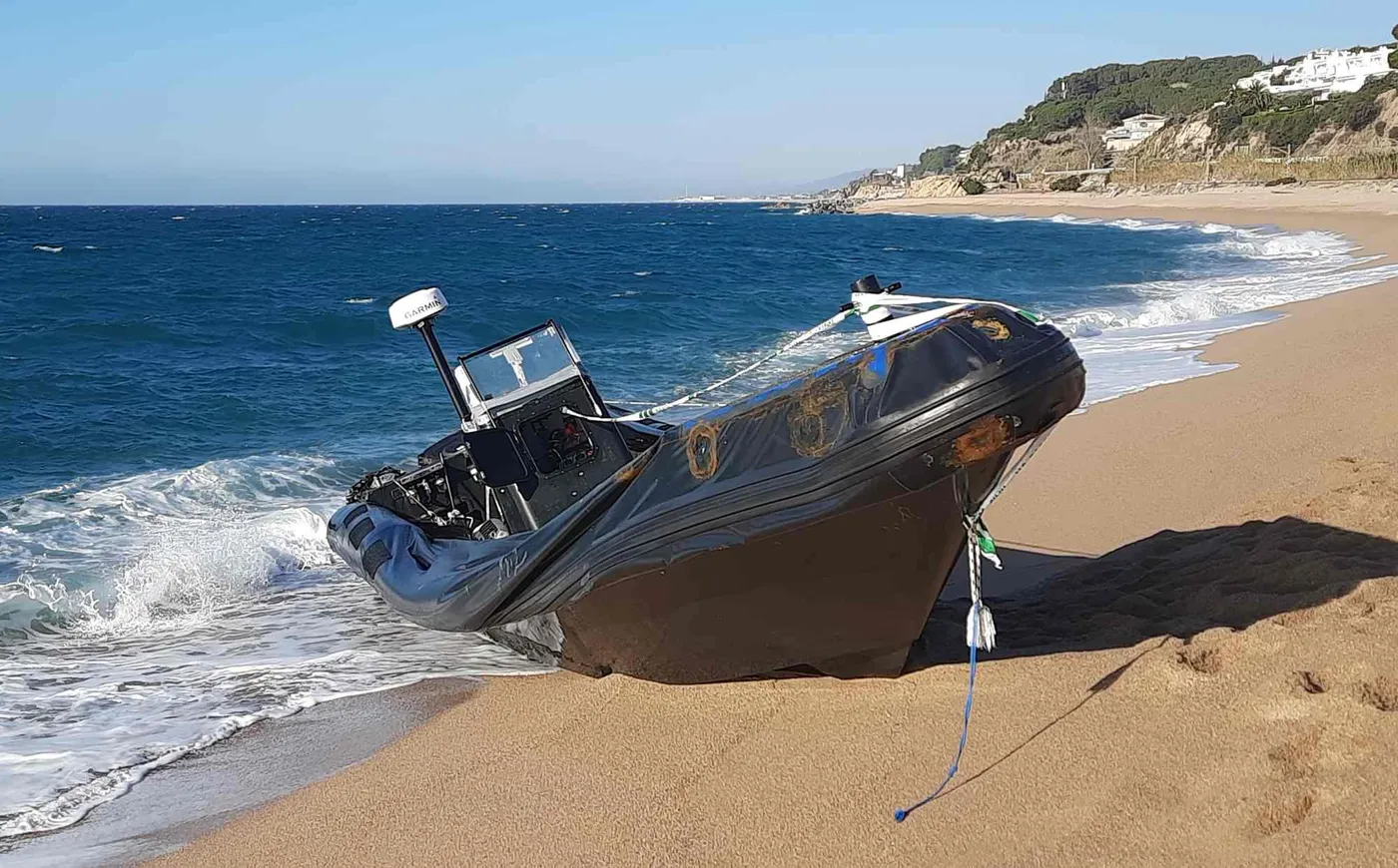 Troben una narcollanxa a la platja de Sant Pol