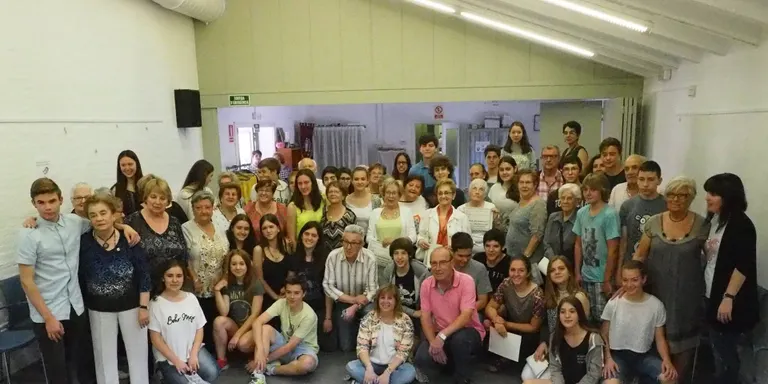 Trobada entre padrins i alumnes del projecte 'Ens escrivim'