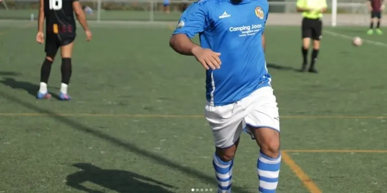 El FC Cambrils es retroba amb la victòria davant el CF Reus de tota la vida