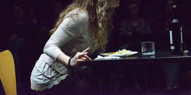Tiamat Teatre porta a La Sala ‘Mandala dreams’, una crítica als mitjans de comunicació