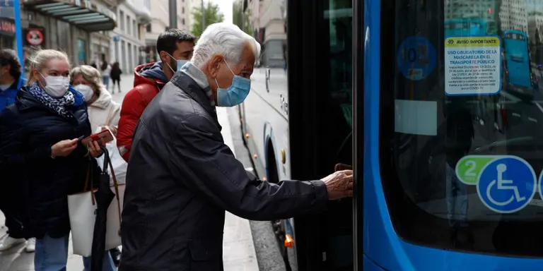 Les mascaretes podrien deixar de ser obligatòries al transport públic durant el mes febrer