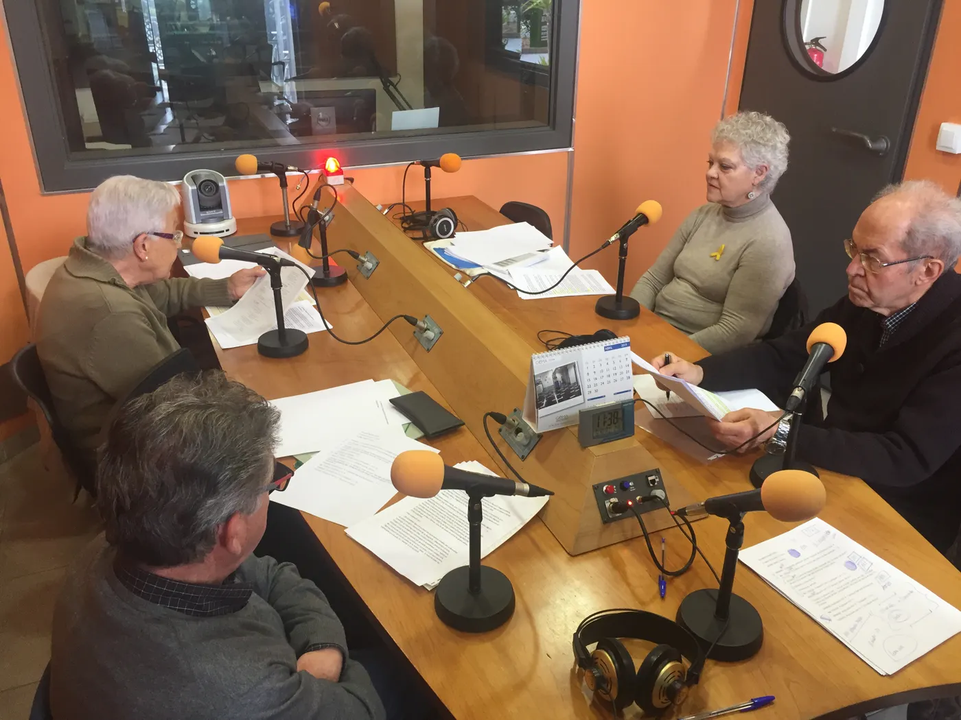 Els voluntaris de l’Arxiu Municipal parlen sobre la revista Fides