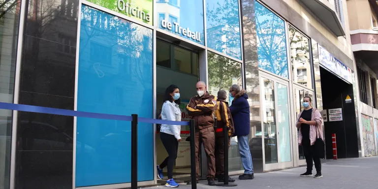 Catalunya enceta el 2023 amb un repunt de 5.300 aturats i una caiguda de 37.600 afiliats