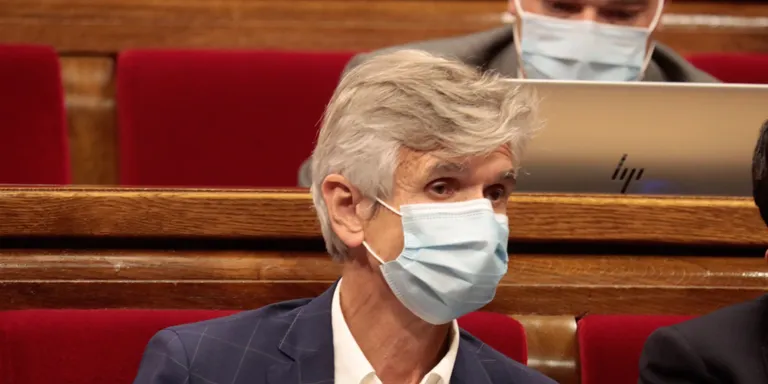 Salut administrarà simultaniament la vacuna de la grip i la tercera dosi contra la covid a persones majors de 70 anys