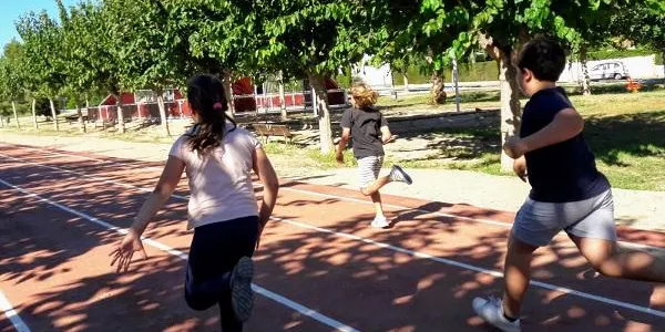 Els Atletes d’Altafulla promocionen l’atletisme a les escoles la Portalada i el Roquissar