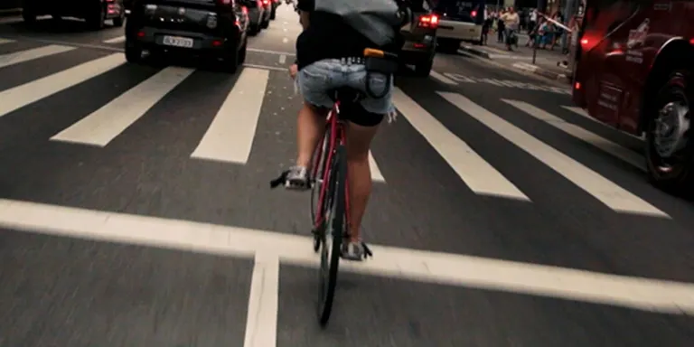 Bicicleta o cotxe? Pregunta el documental del mes