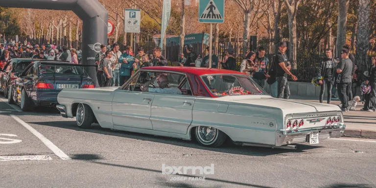 La “TGN Crew Expo Car” exhibeix 140 cotxes de diferents èpoques a Cambrils