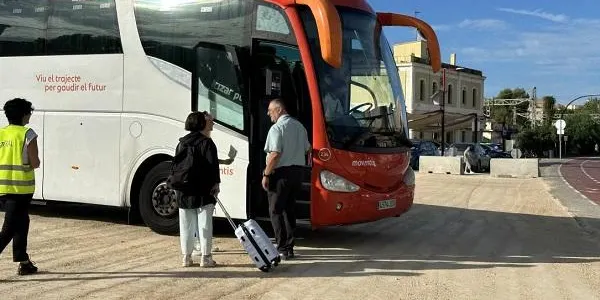 Torredembarra vol que Adif li cedeixi l’aparcament de l’estació de trens