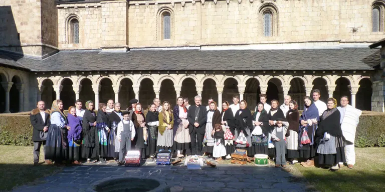 El Grup de Folklore Casa de Portugal d’Andorra canta les Janeiras a la Catedral de la Seu