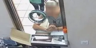 Detinguda una dona per robar joies i diners a una persona gran amb discapacitat