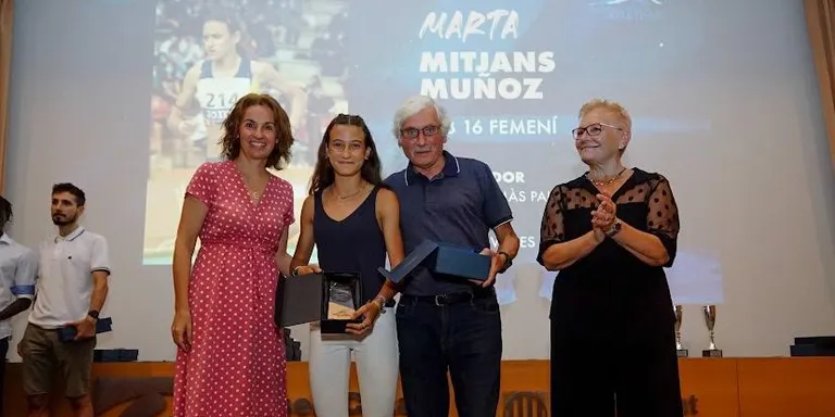 La federació Catalana d'Atletisme guardona a Marta Mitjans i Zenon Tomas, pels èxits de la passada temporada