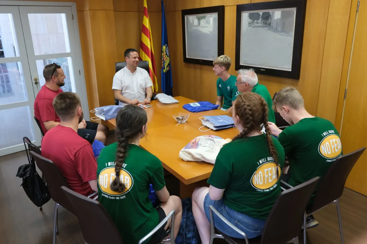 L’Associació Family Bridges, rebuda per l’alcalde de Cambrils