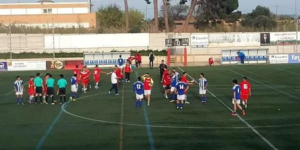 La UD Torredembarra s’imposa al Reddis amb un contundent 1 a 4 i dóna una injecció de moral al vestidor