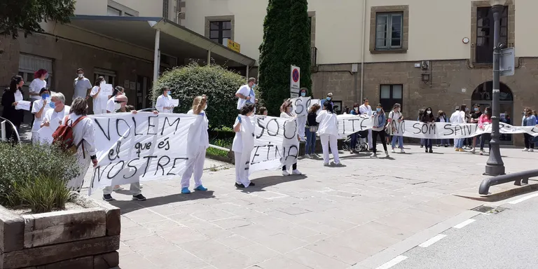 Diversos grups polítics donen suport a les reivindicacions salarials dels treballadors del Centre Sanitari i es comprometen a traslladar les seves peticions al Parlament