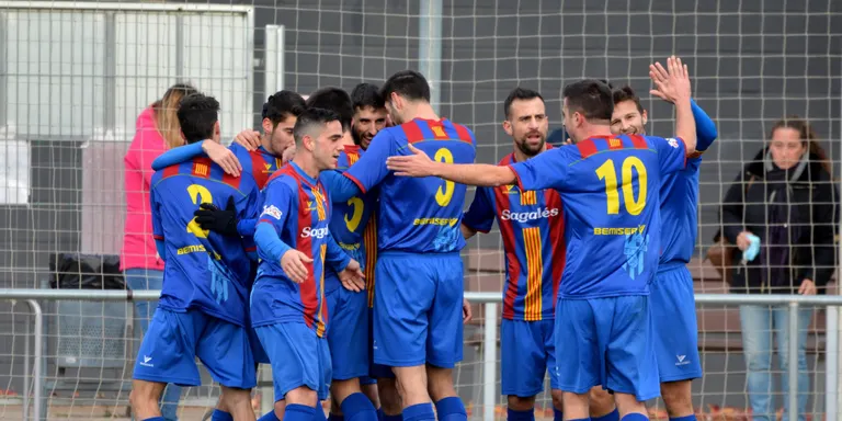 El CF Caldes guanya el Santa Perpètua i continua líder del grup 6 de Segona Catalana després de 9 jornades
