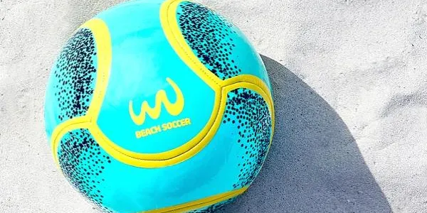 Comença l’espectacle de la Lliga Espanyola de futbol platja