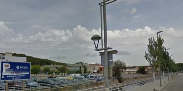 Els veïns de la Móra denuncien els problemes d’aparcament i mobilitat que pateixen durant l’estiu
