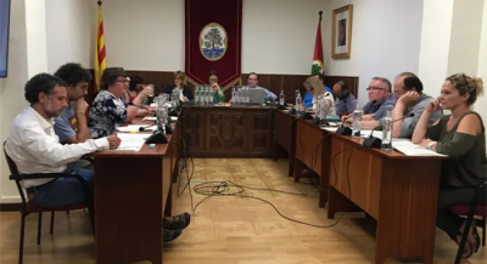 L'oposició es va abstenir en la votació