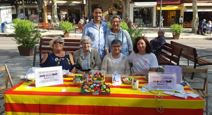 La parada es va instalÂ·lar ahir al matÃ­ a la plaÃ§a de l'EsglÃ©sia ( Foto: Carles Sala )
