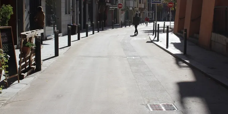El mercat setmanal de la Seu d'Urgell torna al carrer Major amb la fi de la remodelació