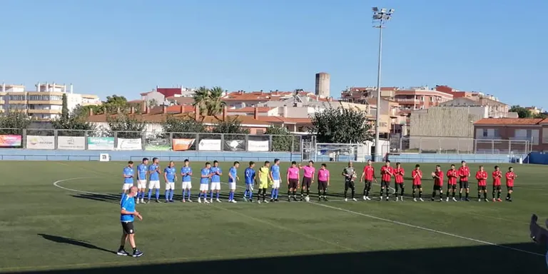 Estrena amb derrota, però el cap ben alt