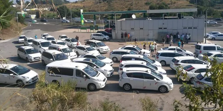 Els taxistes rubinencs també se sumen a la vaga del sector que continua amb les seves protestes