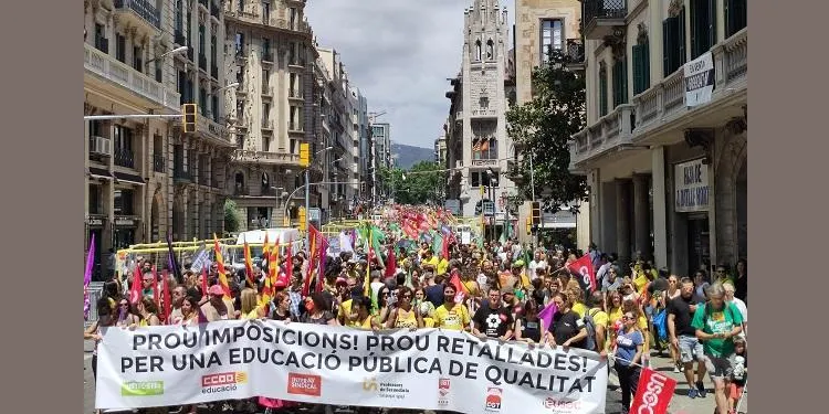 Educació accepta reduir una hora lectiva a tots els docents a partir de gener si es desconvoquen les vagues