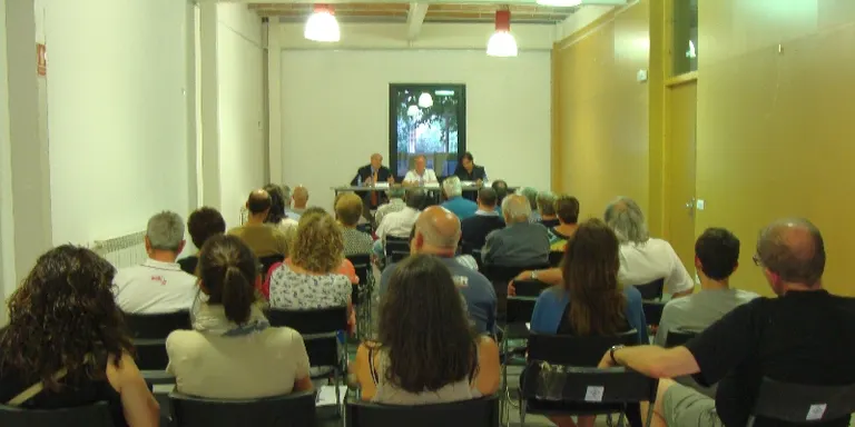 Els afectats per les participacions preferents i el deute subordinat a l'Alt Urgell reben assessorament personalitzat