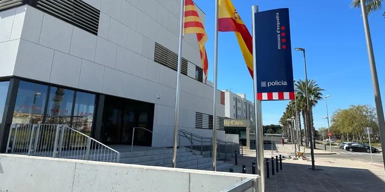 Denuncien una dona per ferir lleument a la seva parella amb una navalla