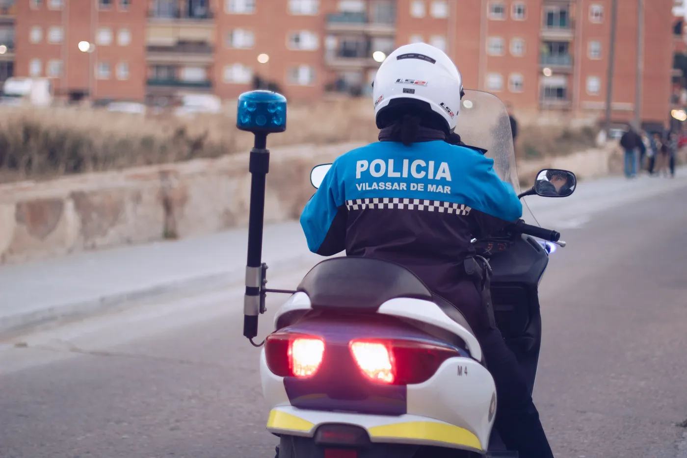 La Policia Local deté dos homes acusats d’un presumpte delicte de robatori amb força en interior d’establiment comercial