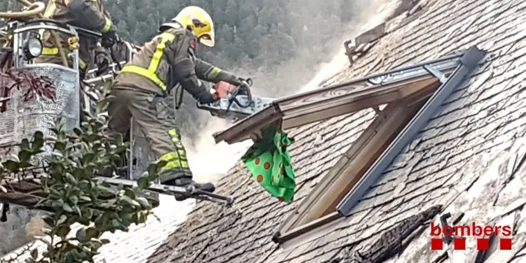 Un incendi afecta un bloc de cases a Vilac