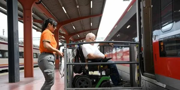 L’estació de l’AVE del Camp de Tarragona s’adapta per als viatgers en cadira de rodes