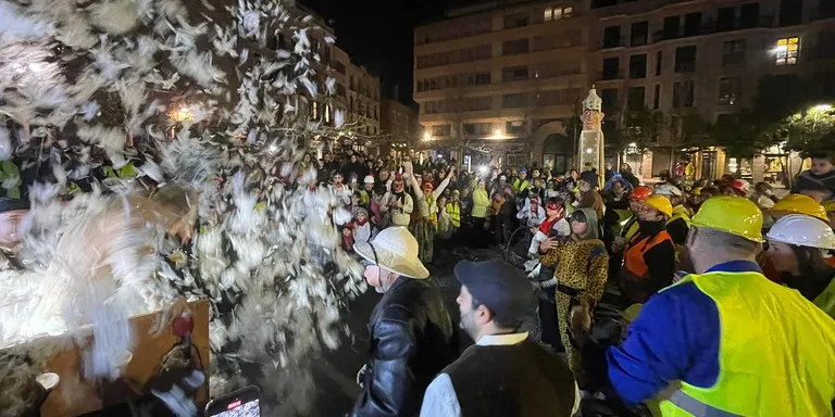 Comparses i disfresses tornen a lluir al Carnaval de Valls