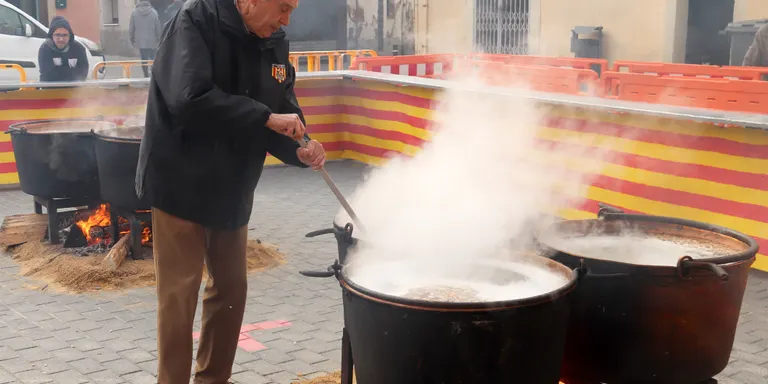 Vidreres celebra el tradicional ranxo amb una perola més i serviran uns 3.000 litres de sopa