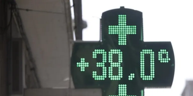 La Biblioteca, oberta avui des de les 12h com a mesura per combatre l'onada de calor