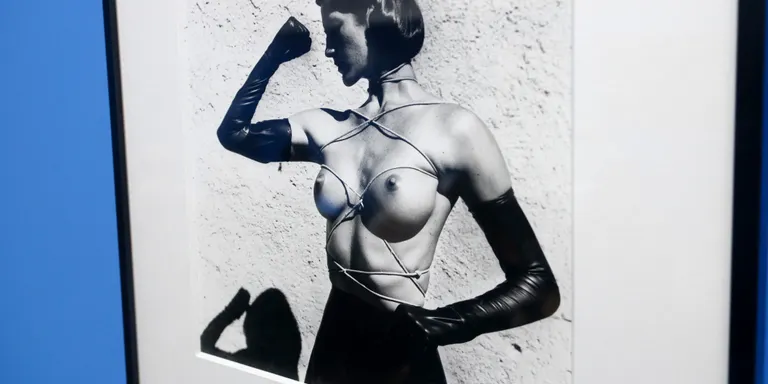 FotoNostrum mostra per primera vegada a l’Estat les instantànies més icòniques del fotògraf Helmut Newton