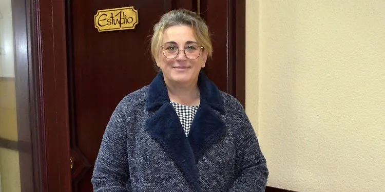 La utrerana Beatriz Hurtado, en 'La linterna cofrade' tras su designación como cartelista de la Semana Santa de 2023