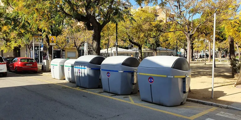 Pineda augmenta la capacitat de recollida de residus instal·lant nous contenidors