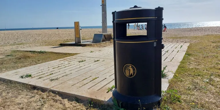 El passeig Marítim ja té 10 papereres per controlar els rosegadors