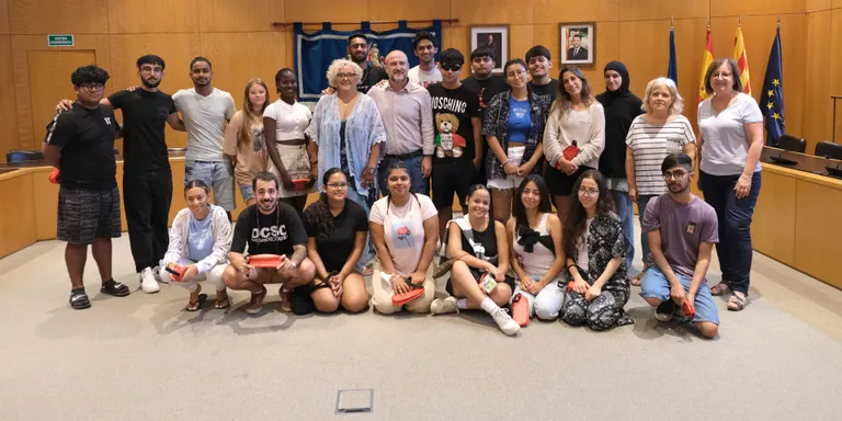 L’alcalde de Cambrils rep un grup de joves del Casal Jove de Badalona